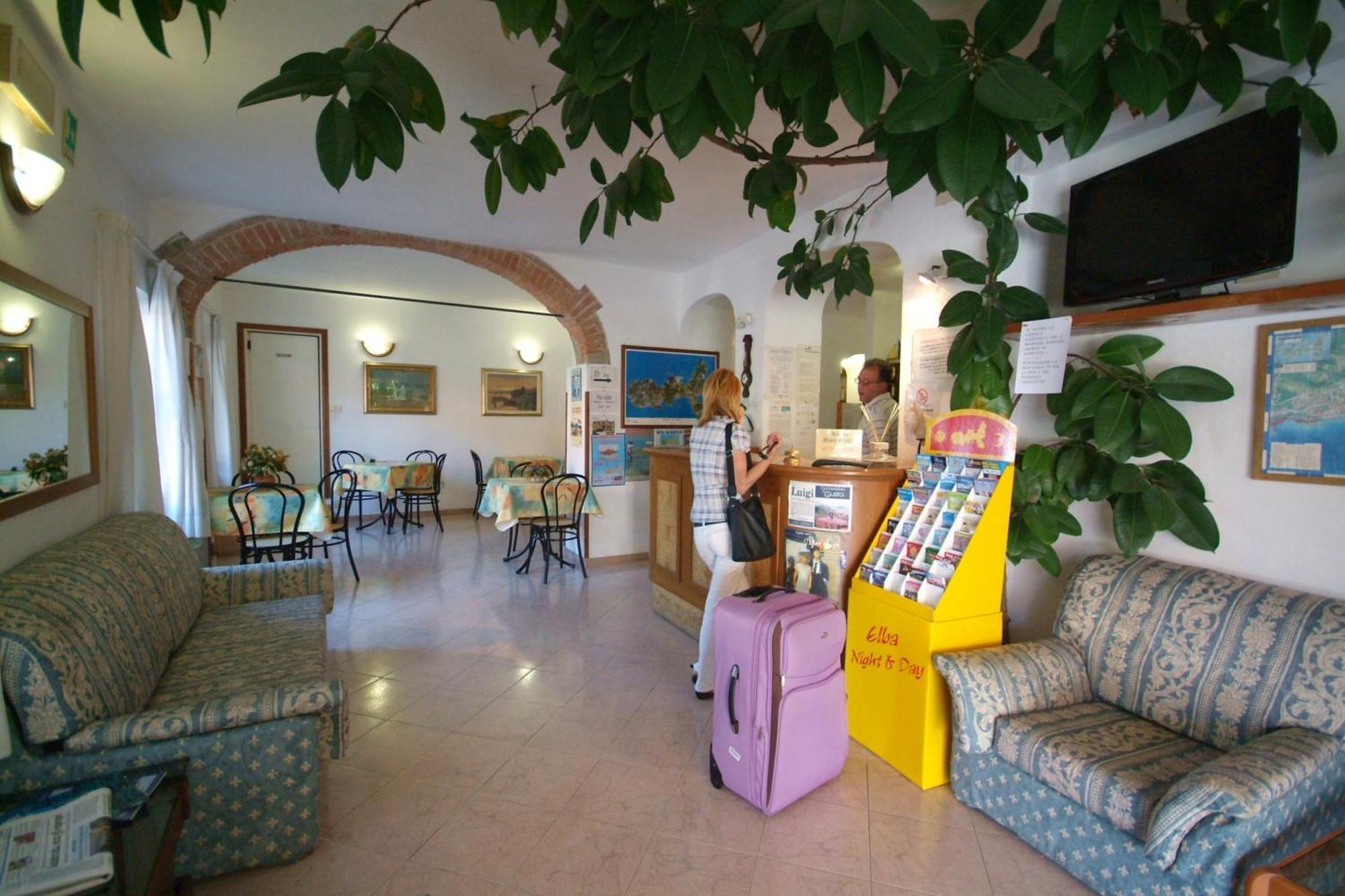 Hotel Anselmi Марчиана-Марина Экстерьер фото