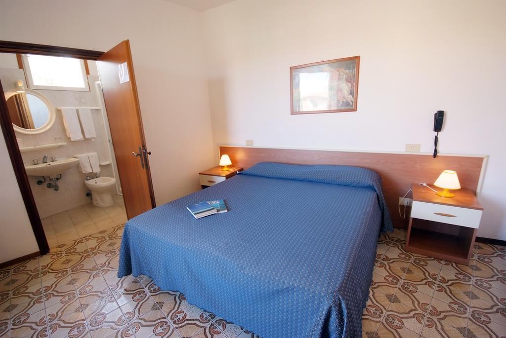 Hotel Anselmi Марчиана-Марина Экстерьер фото